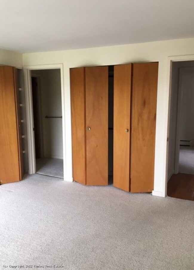 Bedroom - 242 N East St