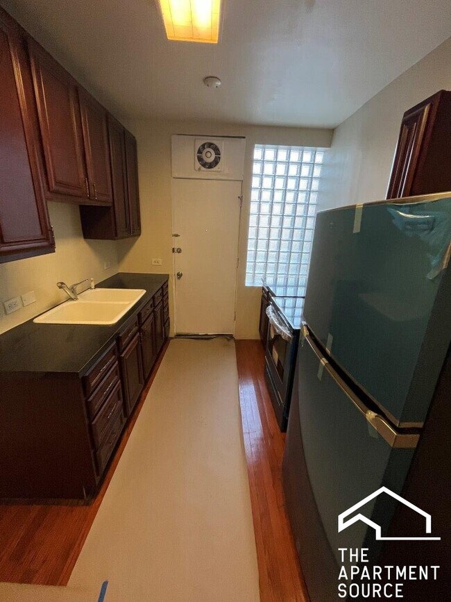 Foto del edificio - 2838 W Addison St
