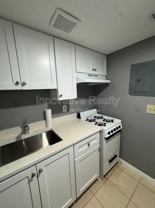 Foto del edificio - 120 Blue Pointe Way
