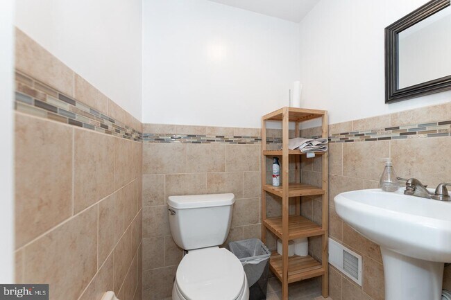 Foto del edificio - 2633 Almond St