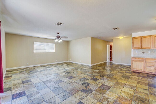 Building Photo - 3990 E Syracuse Dr