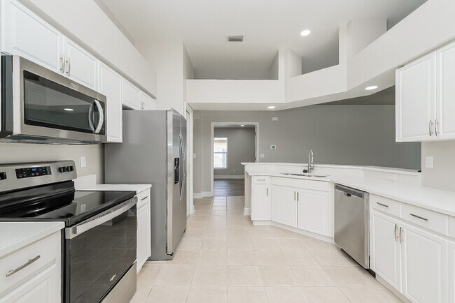Building Photo - 2614 Vinedale Ave