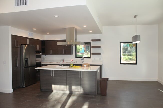 Building Photo - 1220 Rancho Dr