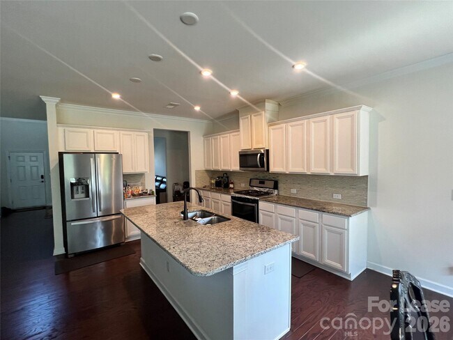 Building Photo - 8411 Flint Hill Dr