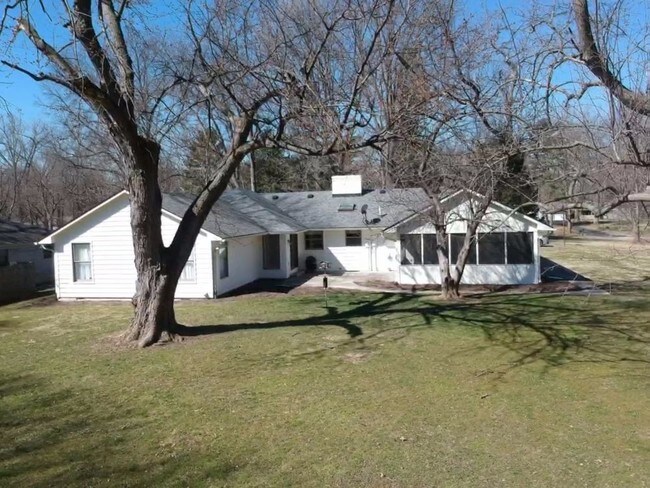 Building Photo - 8623 Manderley Dr