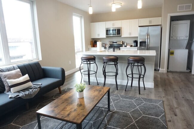 Building Photo - 140 Pearl St