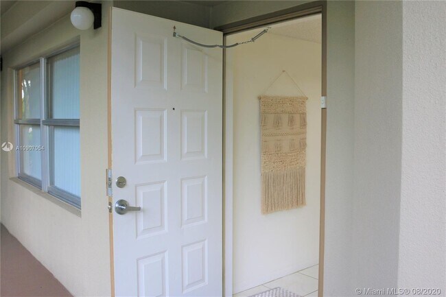 Building Photo - 13800 SW 5th Ct