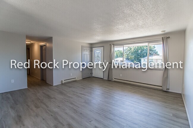 Building Photo - 1312 Pineview St