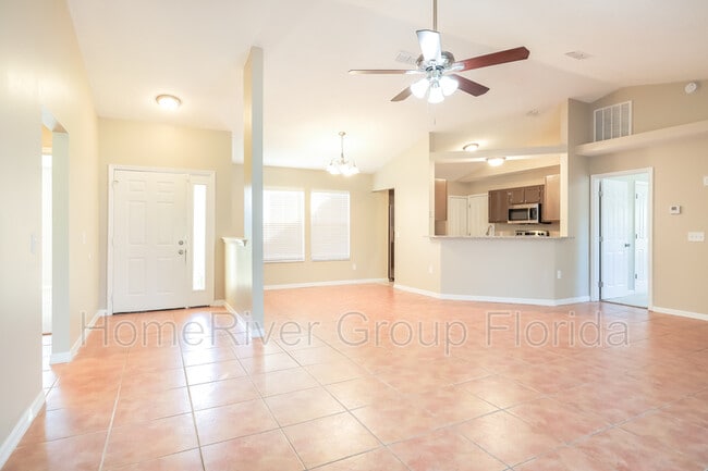 Building Photo - 430 Gentian Rd