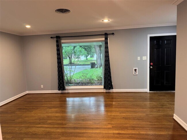 Foto del edificio - 10710 Chimney Rock Rd