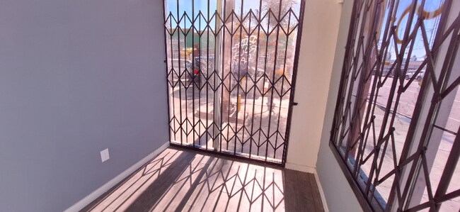 Foto del edificio - 8332 Sepulveda Blvd