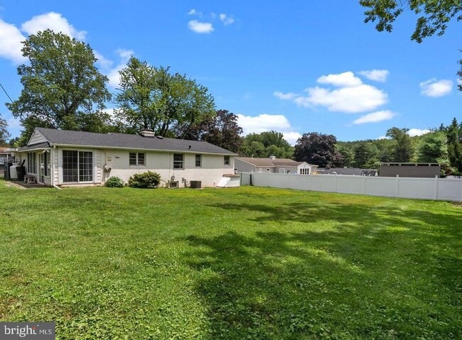Building Photo - 16 Brook Ln