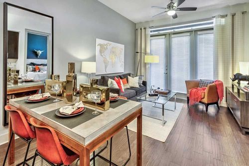 Foto principal - 4670 Amesbury Dr