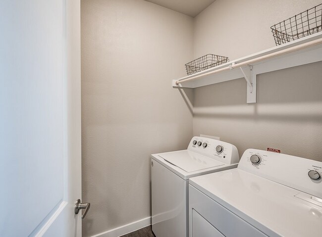 Building Photo - 10920 Day Rd