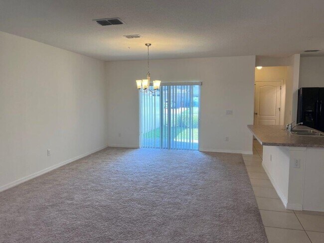 Foto del edificio - 4812 Riverwalk Dr