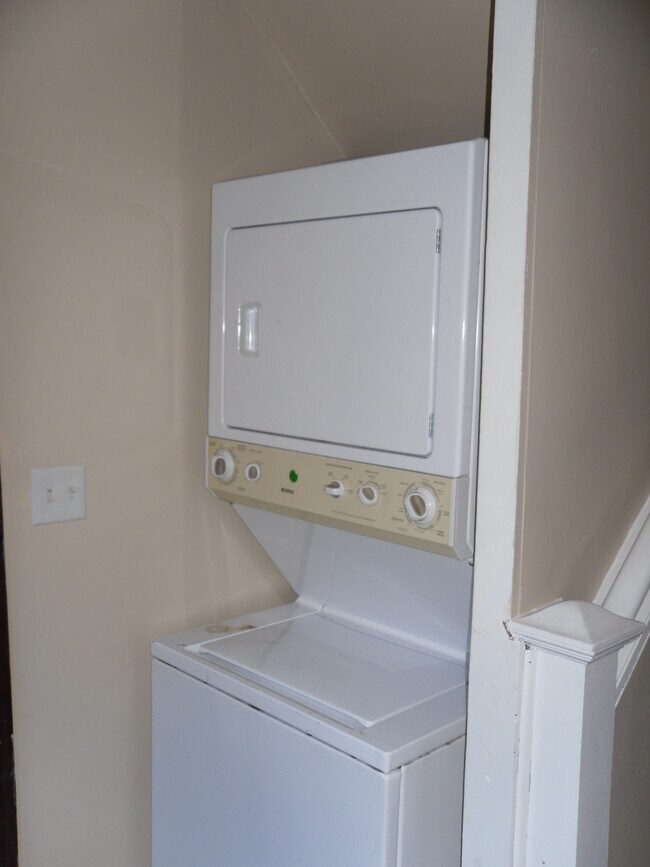 Washer/dryer in unit - 40 Logan Ave