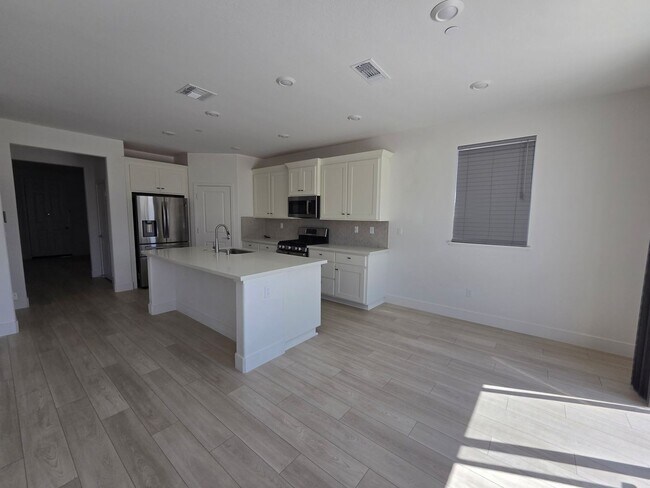 Foto del edificio - 2-Story 4Bx3.5B House Near Sky River Casino Available Now!!