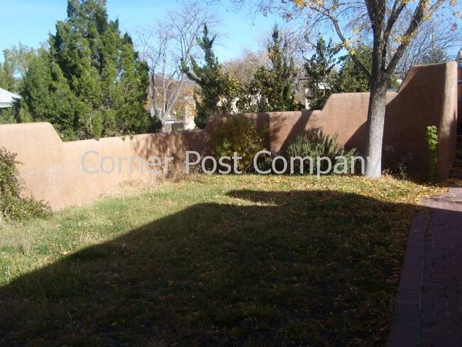 Building Photo - 223 Amherst Dr NE