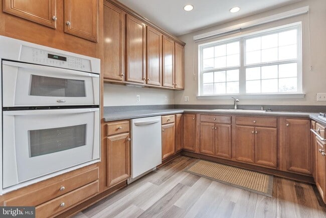 Foto del edificio - 12404 Liberty Bridge Rd