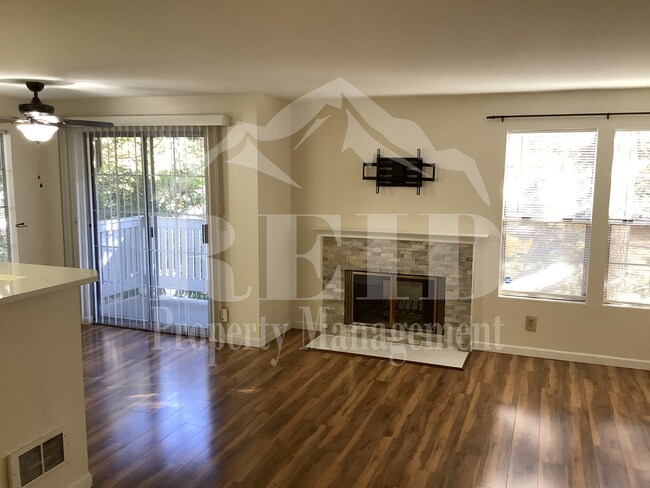 Foto del edificio - EAST BREMERTON  CONDO - 2BED 2BATH