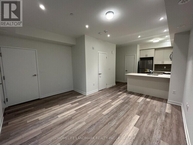 Building Photo - 3425 Ridgeway Dr