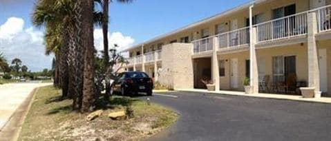 Building Photo - 2411 N Oleander Ave
