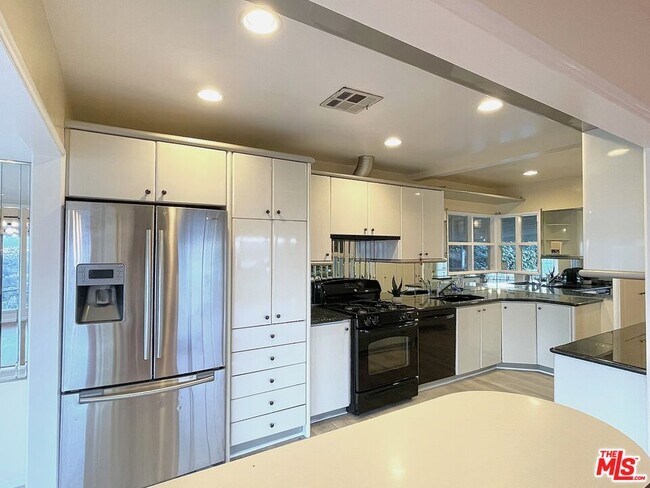 Foto del edificio - 3641 Sunswept Dr