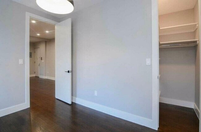 Building Photo - 925 Saint Marks Ave