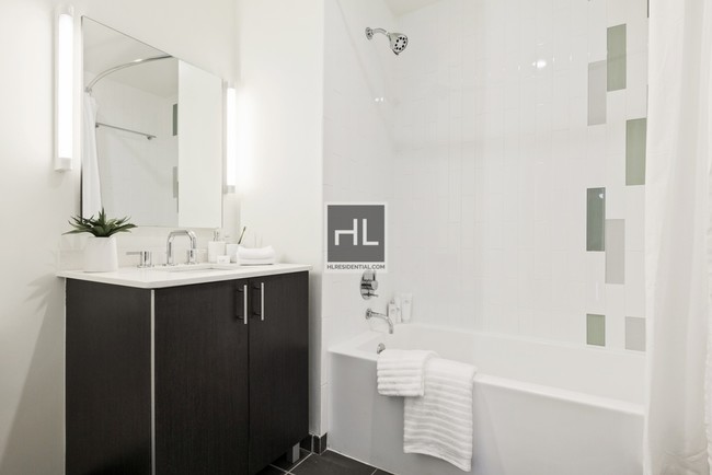 Building Photo - Luxury Studio Apartment In North Williamsburg