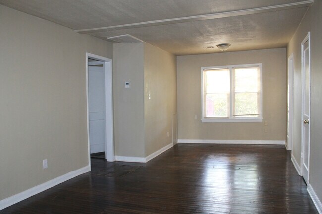 Foto del edificio - 3 Bed at $825.00
