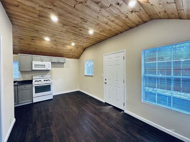 Building Photo - 54605 N Circle Dr