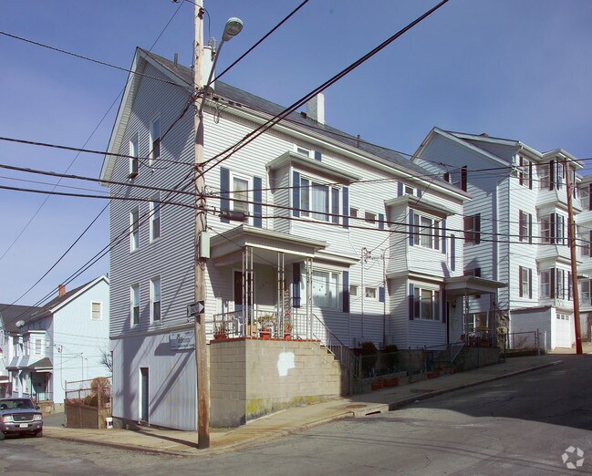 Building Photo - 430 William St