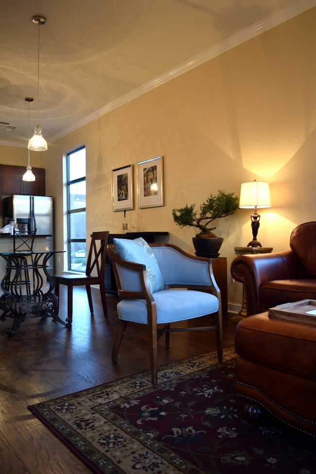 Photo - 525 E 6th St Apartment