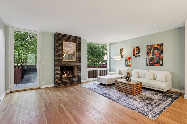 Building Photo - 1319 N Sandburg Terrace