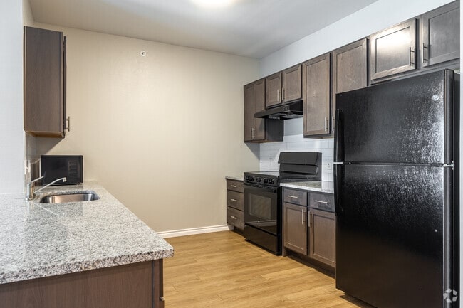 2BR, 2BA - 1,097SF - Kitchen - Ridge At Lancaster