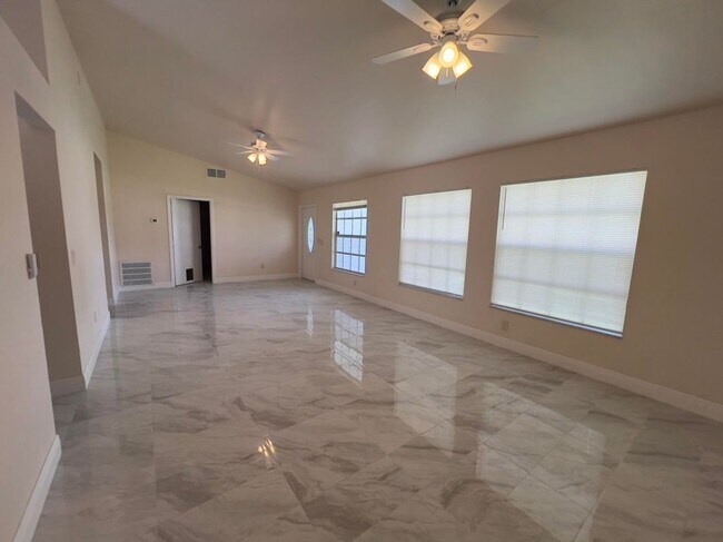 Foto del edificio - 7926 Burlwood Ln