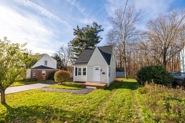 Building Photo - 49 Perry St