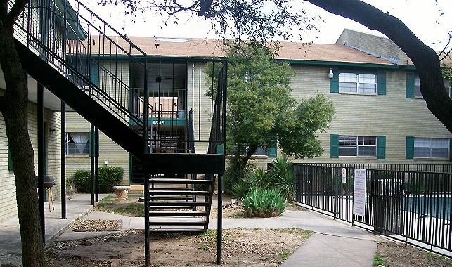 Building Photo - 3809 N Geraldine Ave
