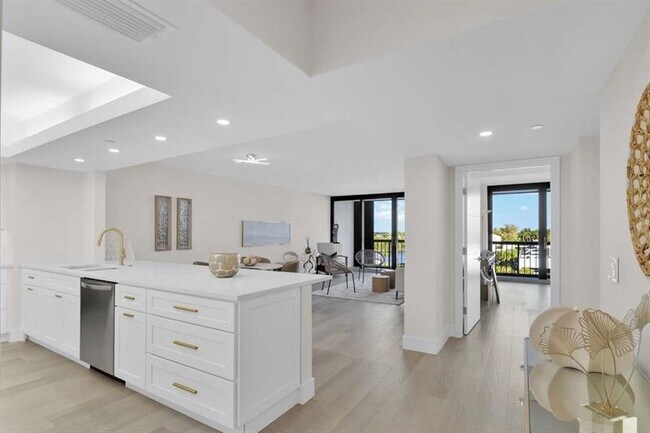 Building Photo - 4748 S Ocean Blvd