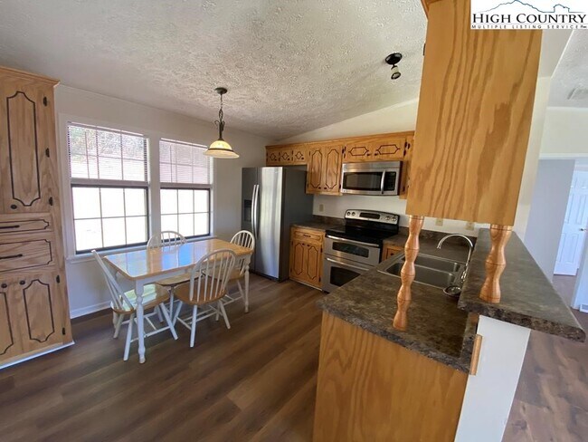 Foto del edificio - 462 Hartsoe Rd