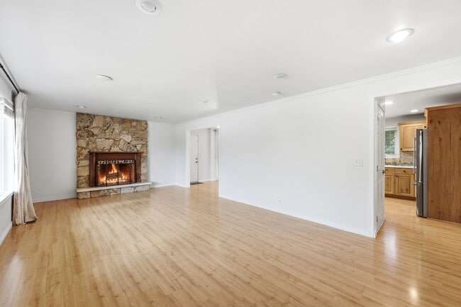 Photo - 2480 Eastbourne Dr (Cottonwood Heights, UT) House