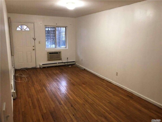 Foto del edificio - 931 E 216th St