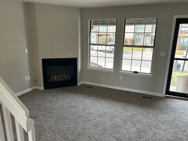 Foto del edificio - Like New Townhome in Great Aurora Community