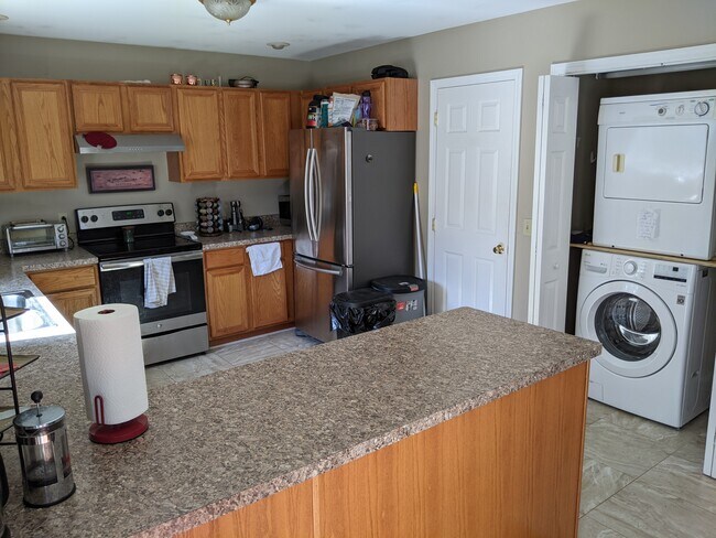 Building Photo - 2 Lac Kine Dr