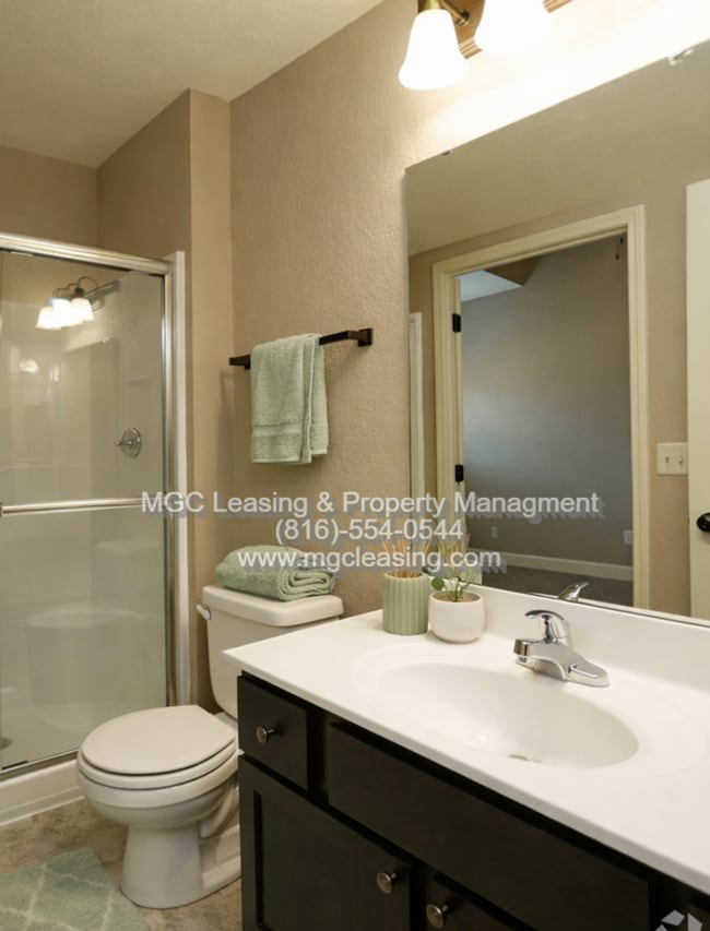 Building Photo - Eagle Creek Luxury Townhome