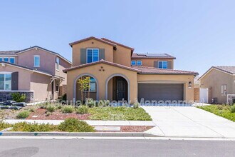 Building Photo - 1816 Tapaderos St