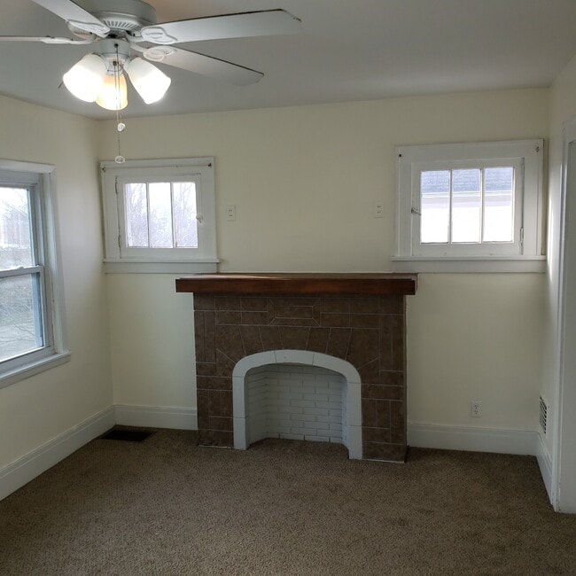 Livingroom - 173 N End Ave