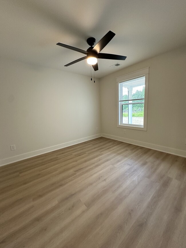 Building Photo - 347 Woods Rd