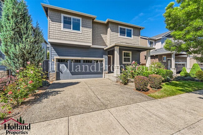 Foto del edificio - Spacious 4-Bedroom Home with Solar Panels ...