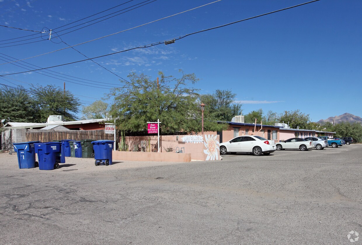 Building Photo - 3417 E Lind Rd